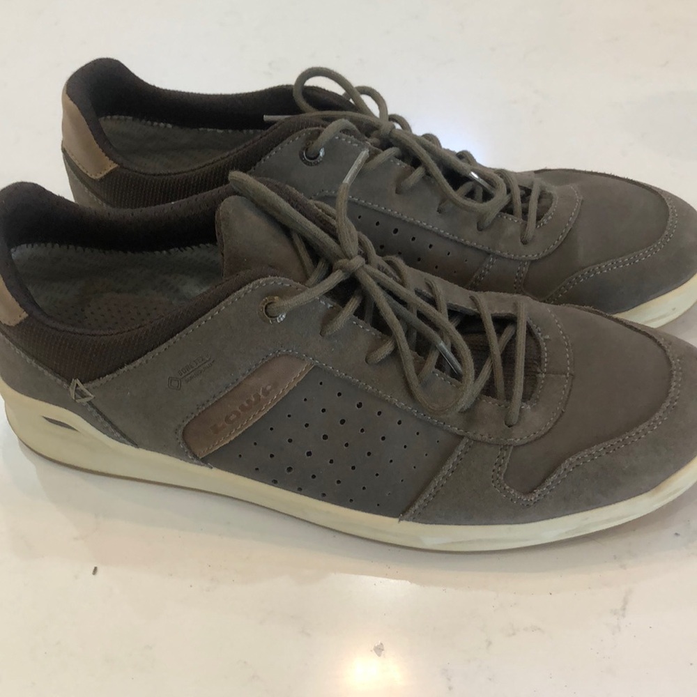 LOWA sz 11. GTX Lo Lace-Up gortex surround lightweight Shoe US  brown mens